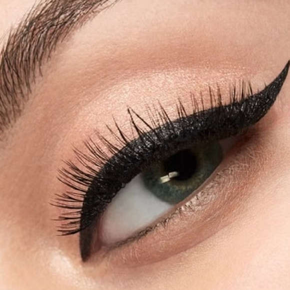 SEPHORA COLLECTION Intense Felt-Tip 12HR Liquid Waterproof Eyeliner 01Deep Black - Picture 4 of 16